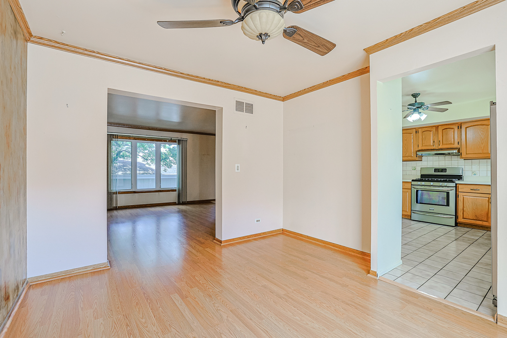 222 Pinewood Lane, Bloomingdale, IL 60108