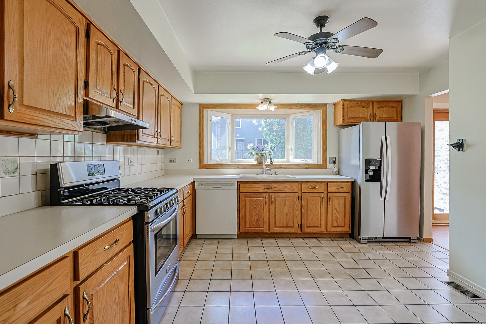 222 Pinewood Lane, Bloomingdale, IL 60108