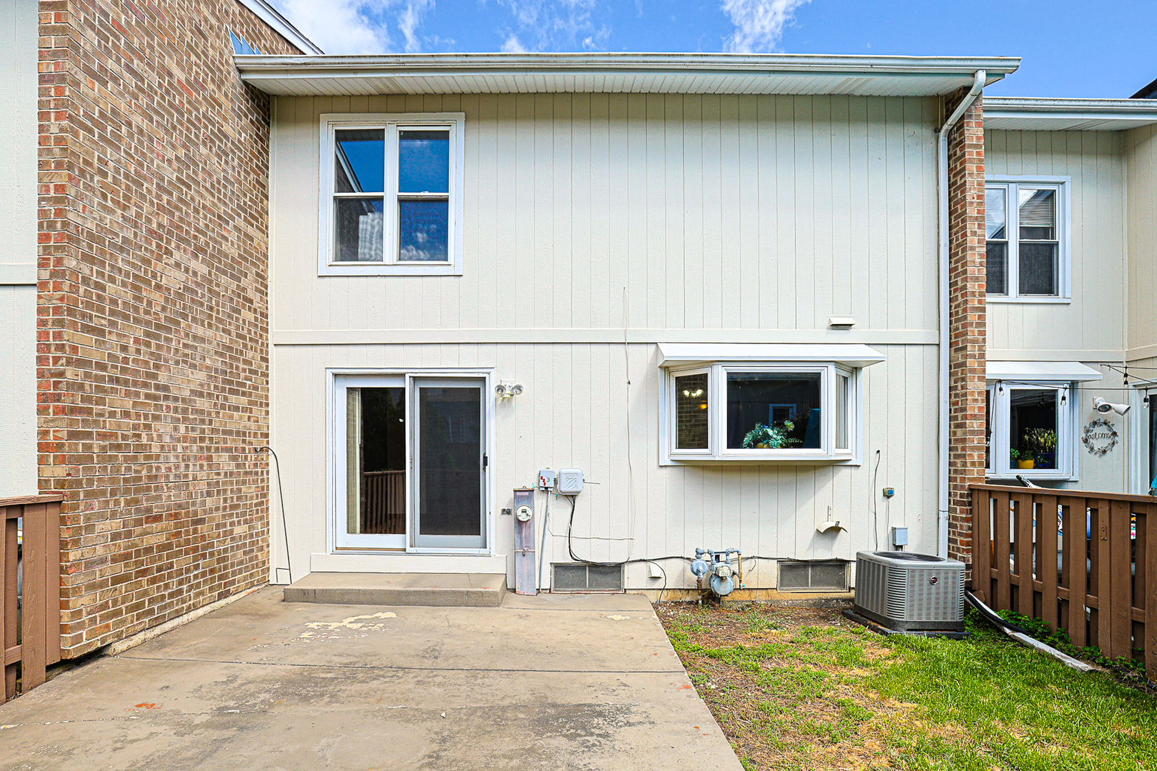 222 Pinewood Lane, Bloomingdale, IL 60108