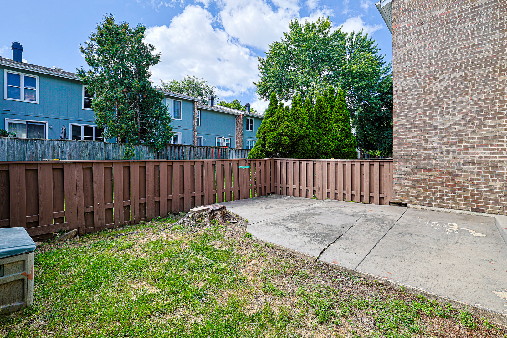 222 Pinewood Lane, Bloomingdale, IL 60108