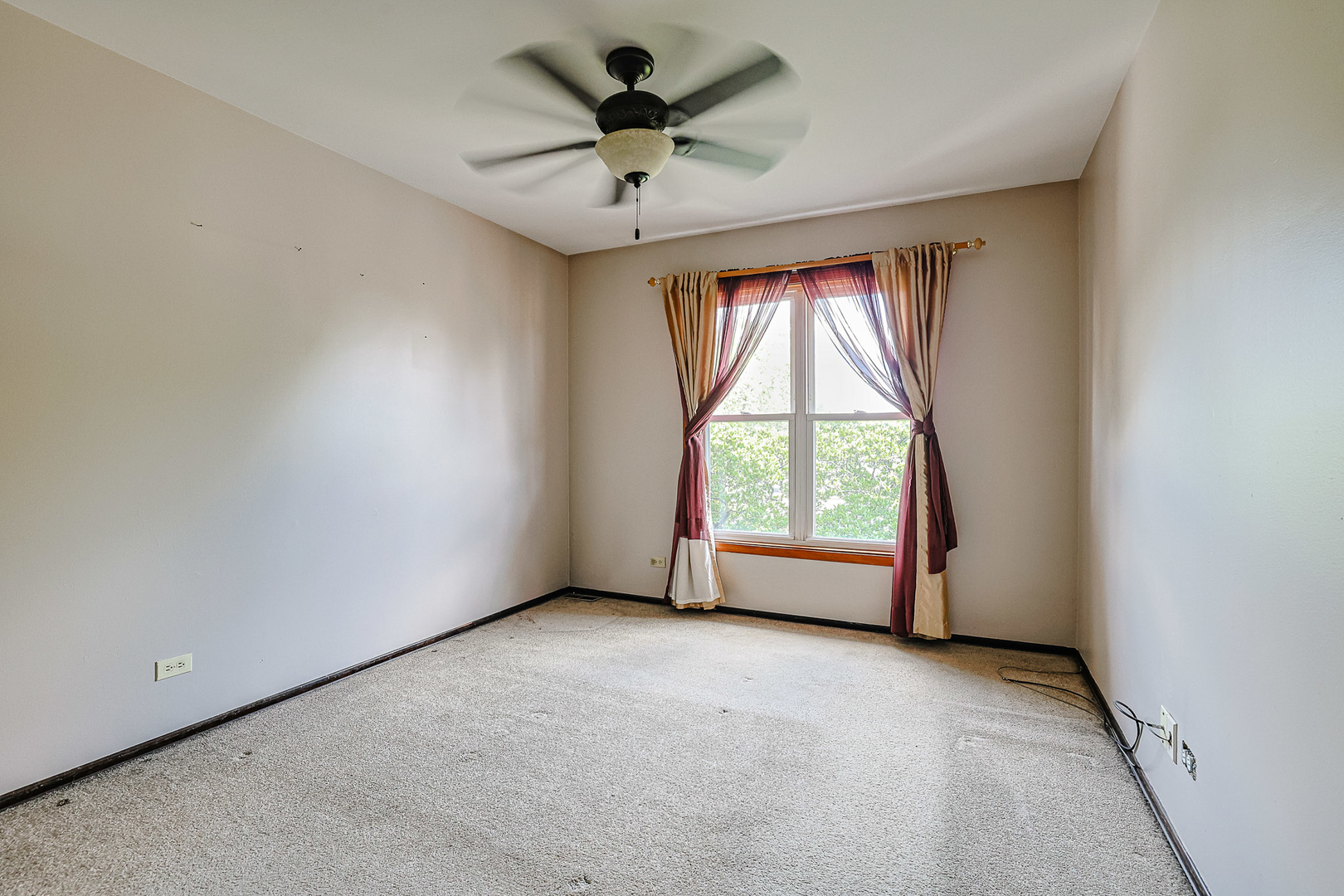 222 Pinewood Lane, Bloomingdale, IL 60108