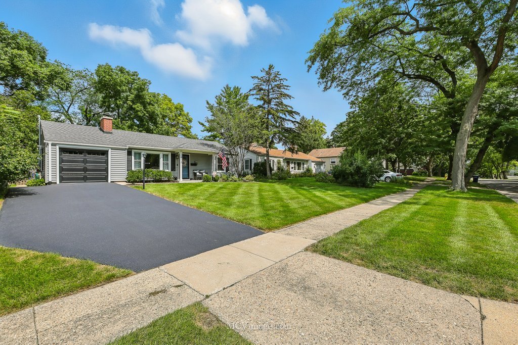 1913 E Liberty Drive, Wheaton, IL 60187