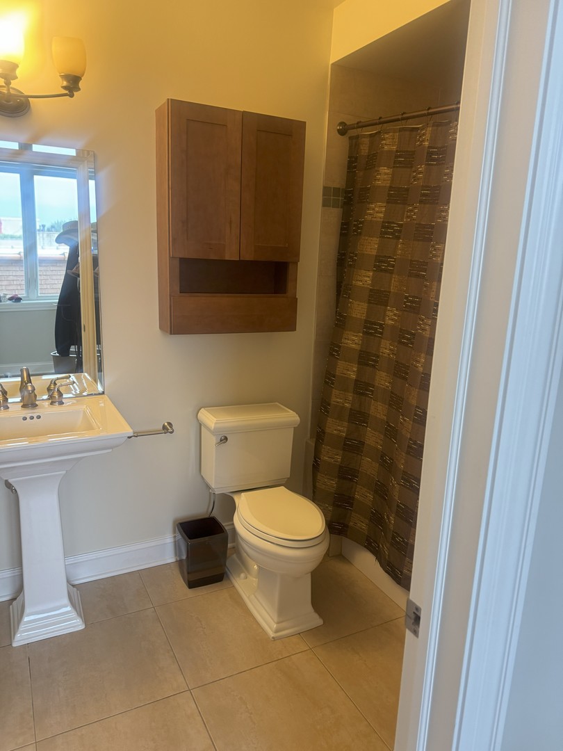 5454 W Higgins Avenue #3, Chicago, IL 60630