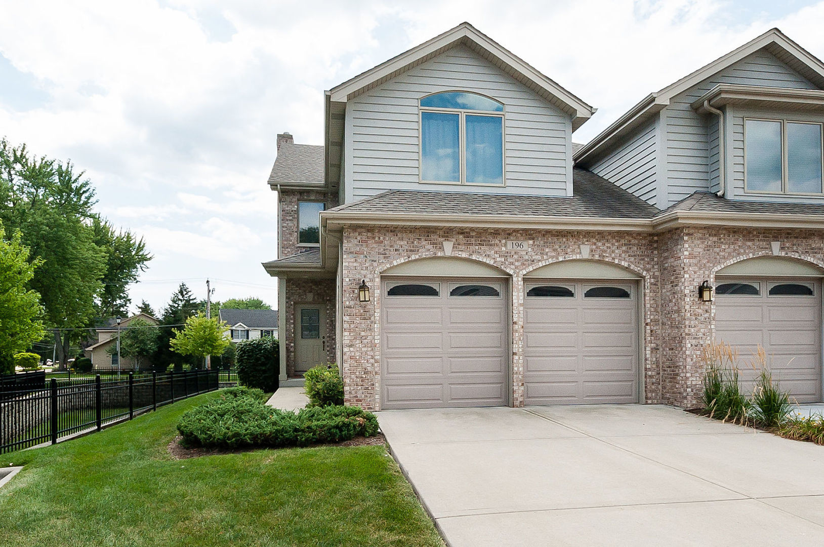 196 Mayo Court, Elmhurst, IL 60126