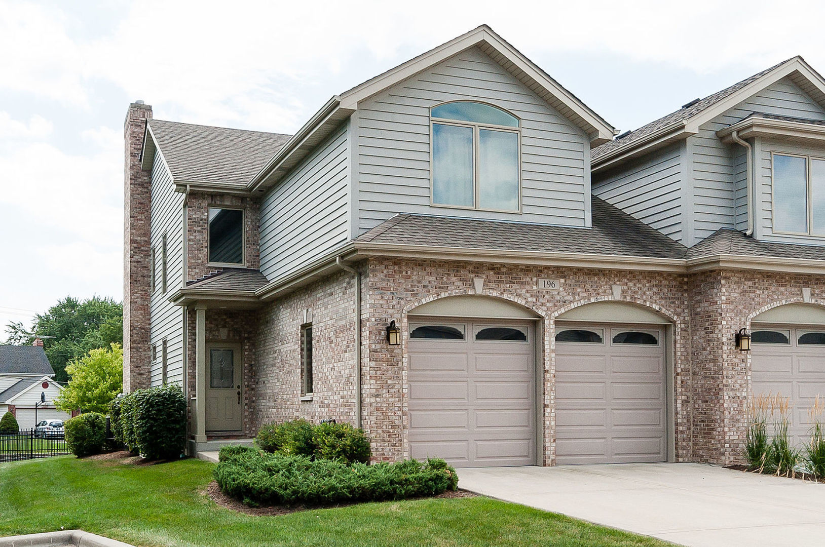 196 Mayo Court, Elmhurst, IL 60126