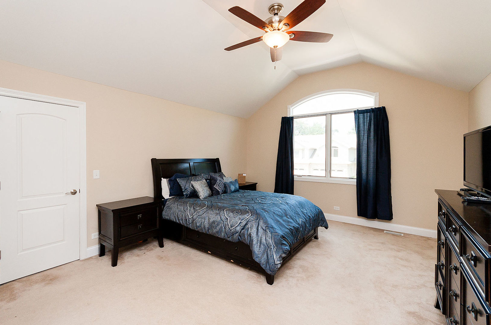 196 Mayo Court, Elmhurst, IL 60126