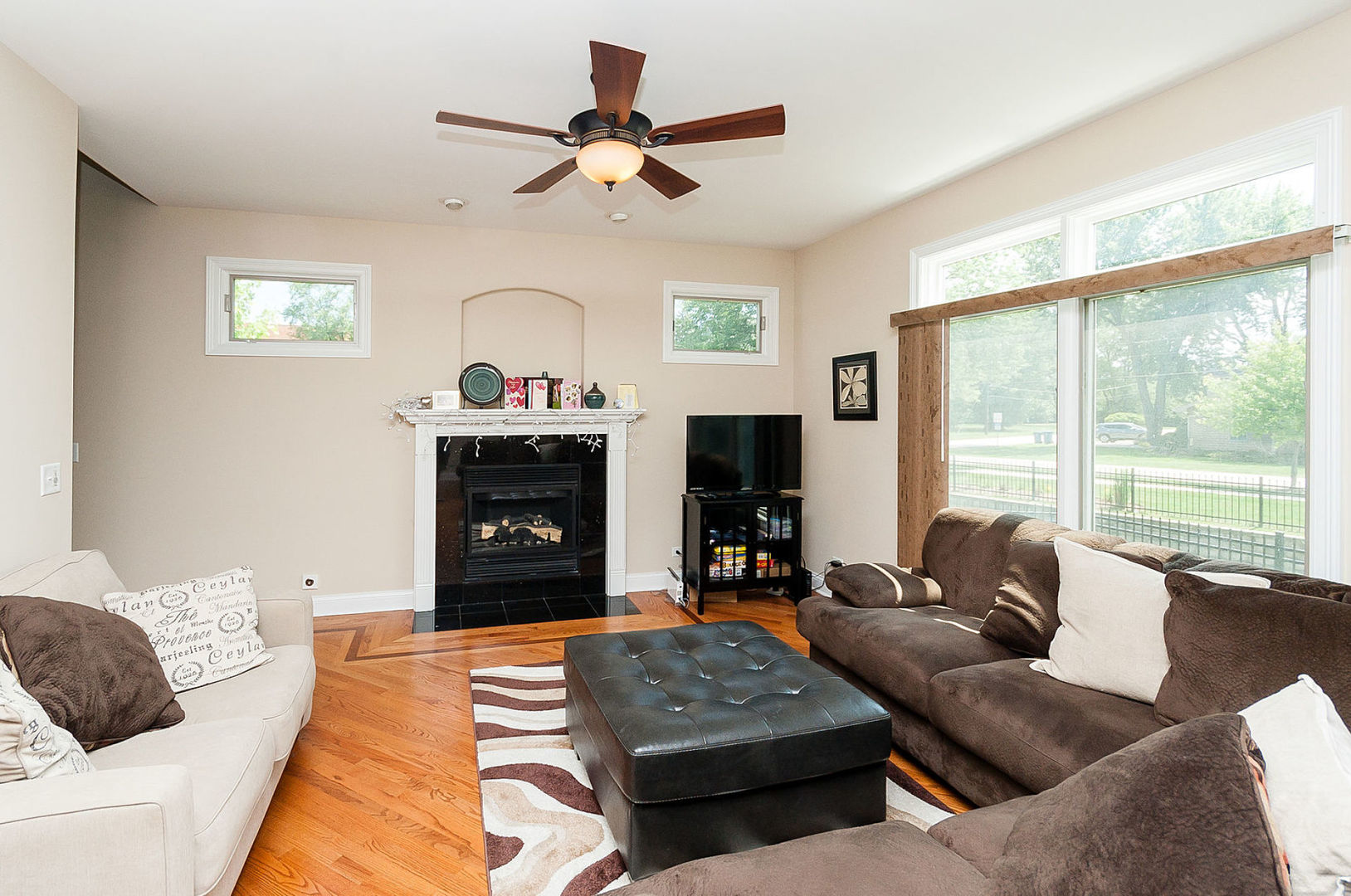 196 Mayo Court, Elmhurst, IL 60126