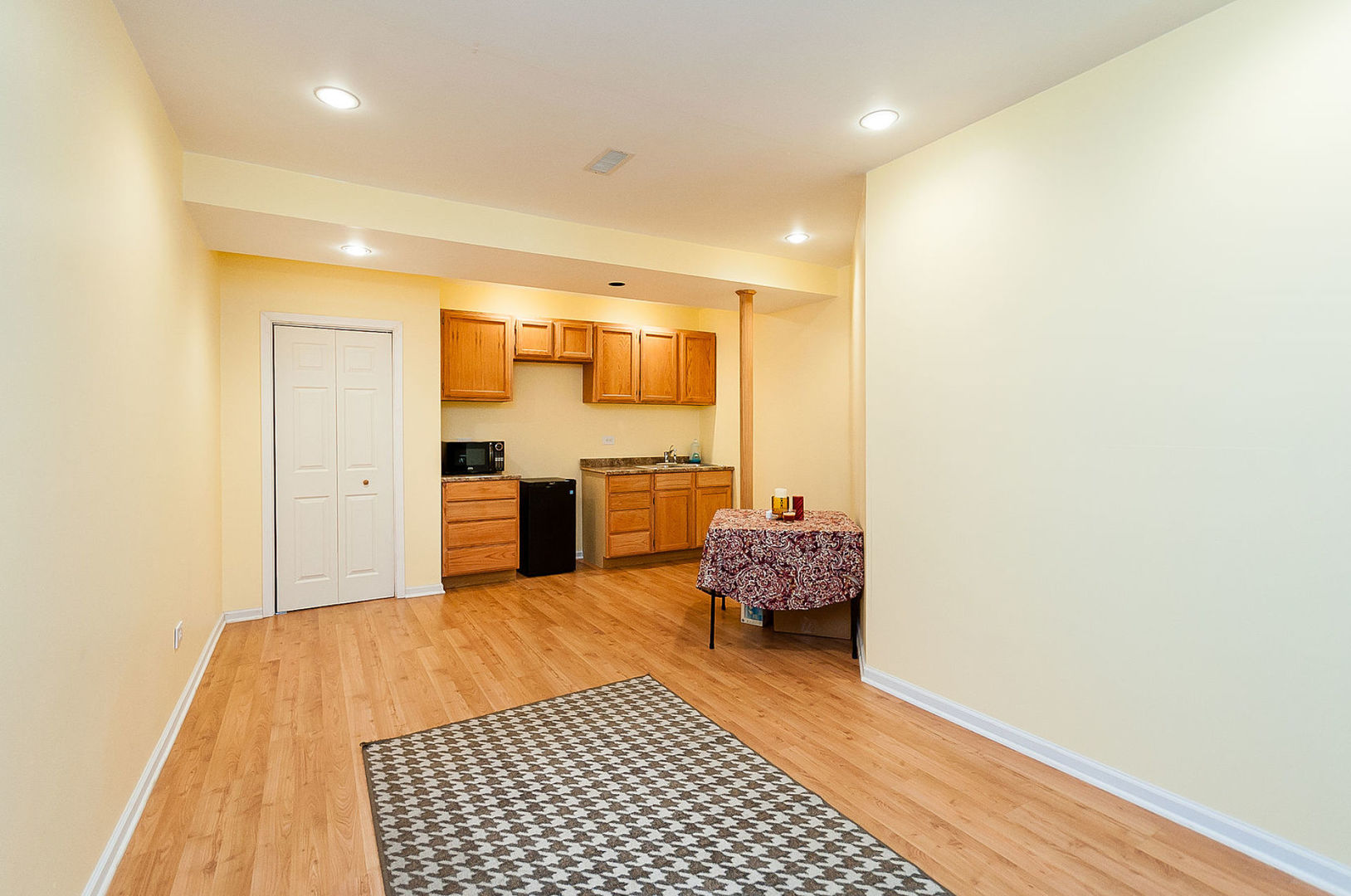 196 Mayo Court, Elmhurst, IL 60126
