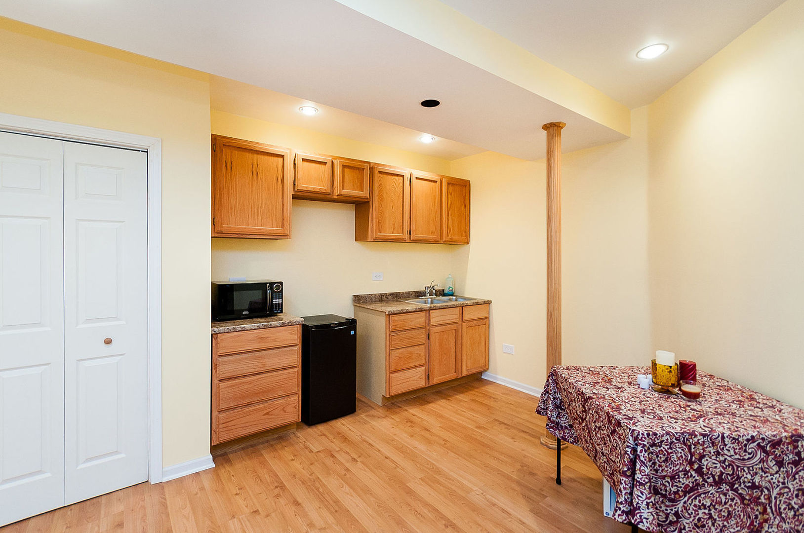 196 Mayo Court, Elmhurst, IL 60126