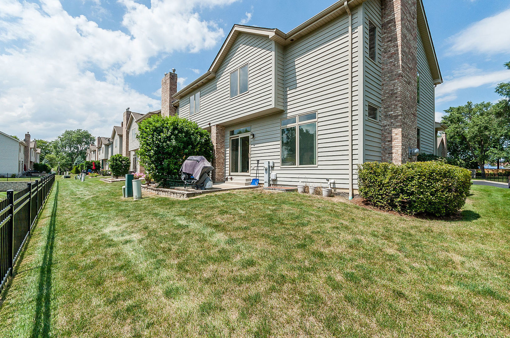 196 Mayo Court, Elmhurst, IL 60126