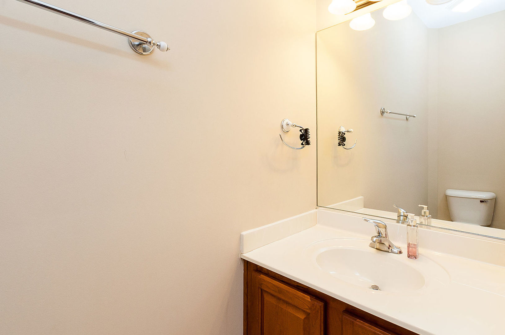 196 Mayo Court, Elmhurst, IL 60126