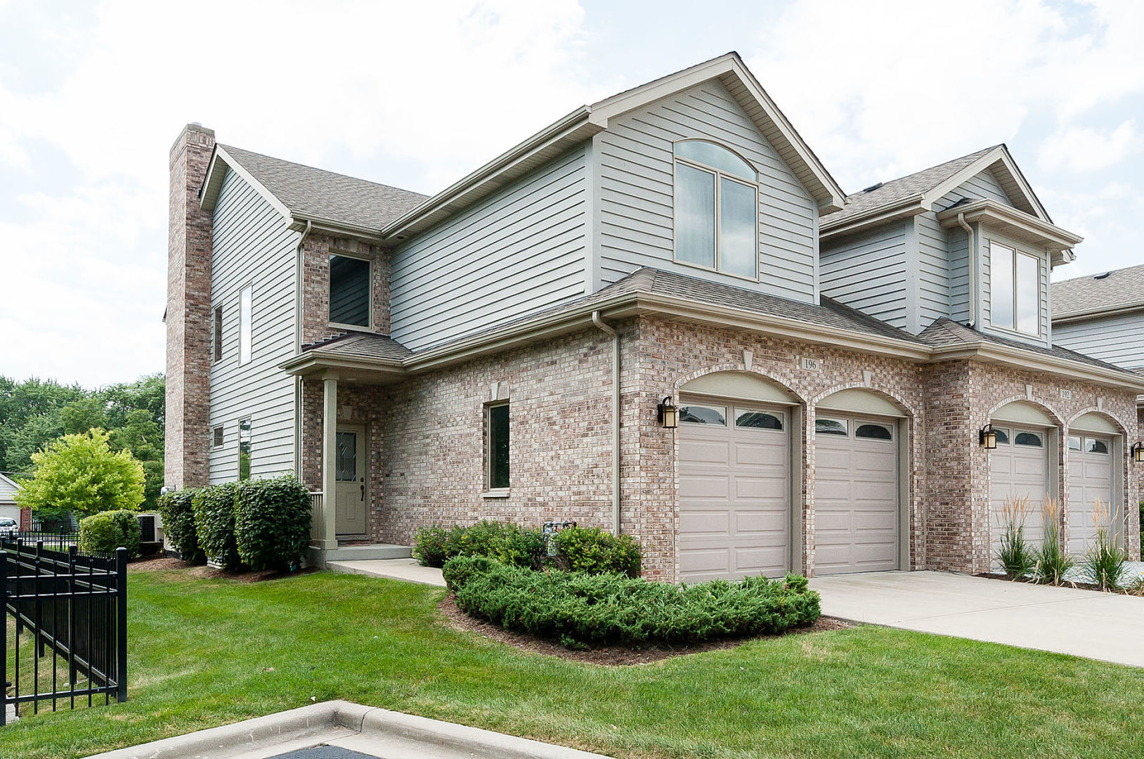 196 Mayo Court, Elmhurst, IL 60126