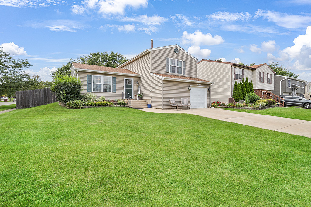 20624 S Frankfort Square Road, Frankfort, IL 60423