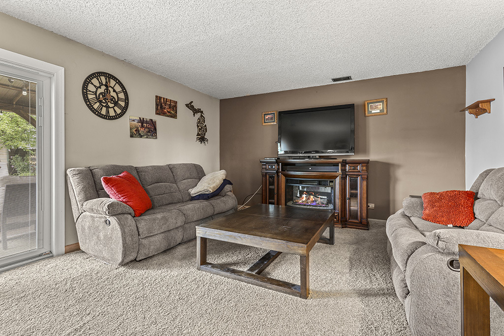20624 S Frankfort Square Road, Frankfort, IL 60423