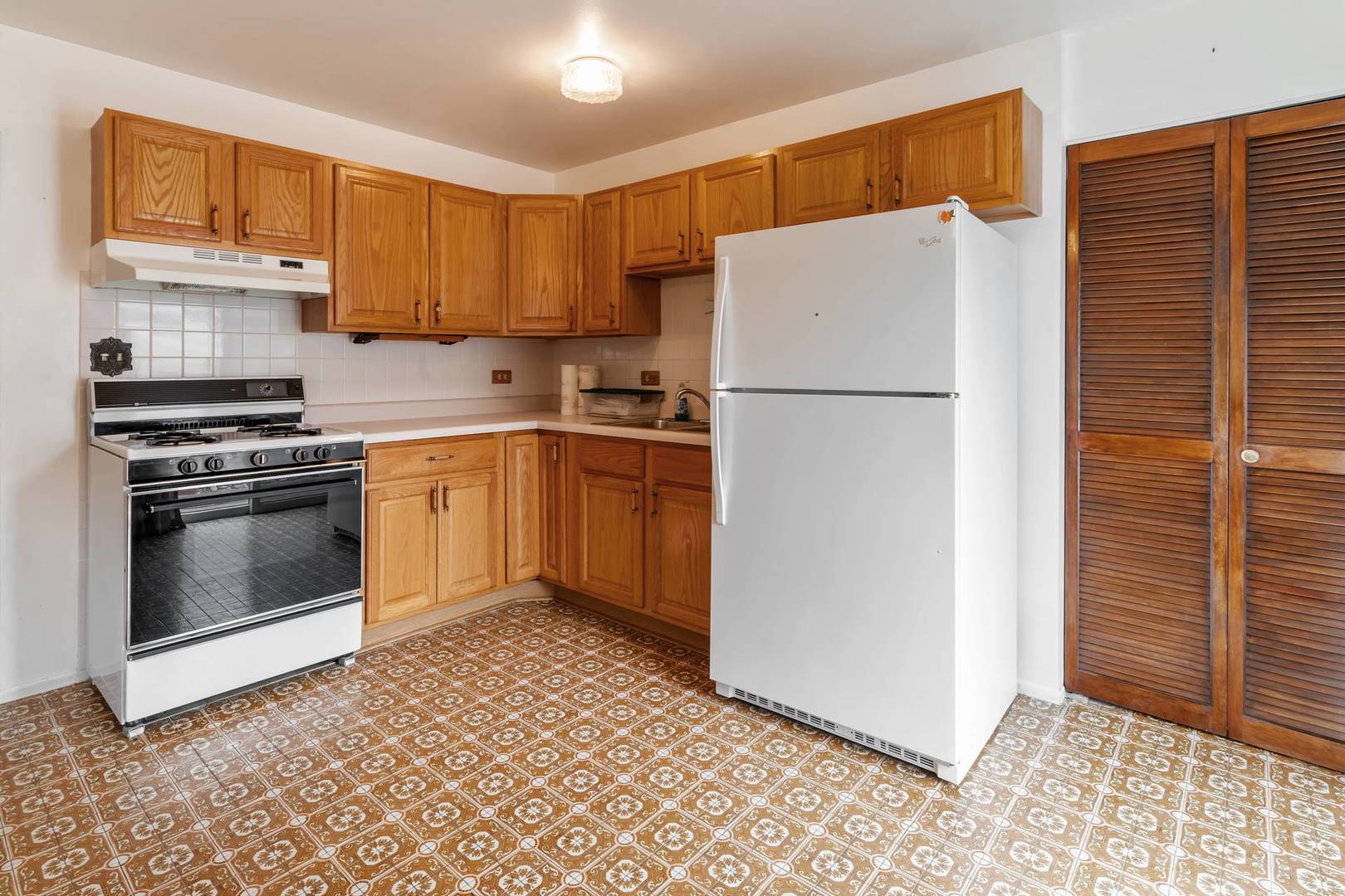 26W447 Harrison Avenue, Winfield, IL 60190