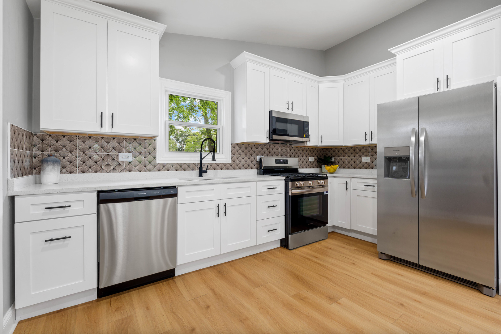 1049 Perda Lane, Des Plaines, IL 60016