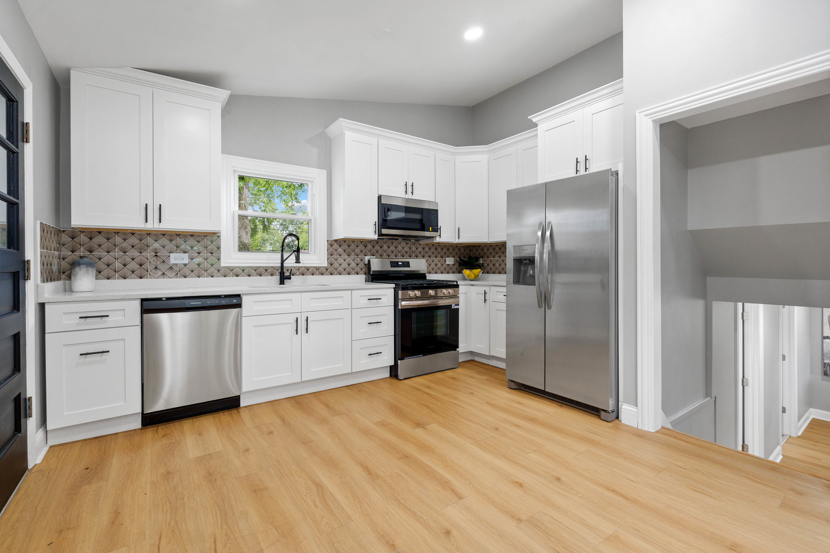 1049 Perda Lane, Des Plaines, IL 60016