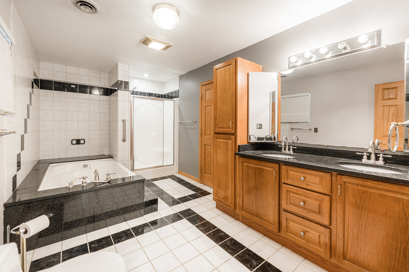 4N427 3rd Avenue, Addison, IL 60101
