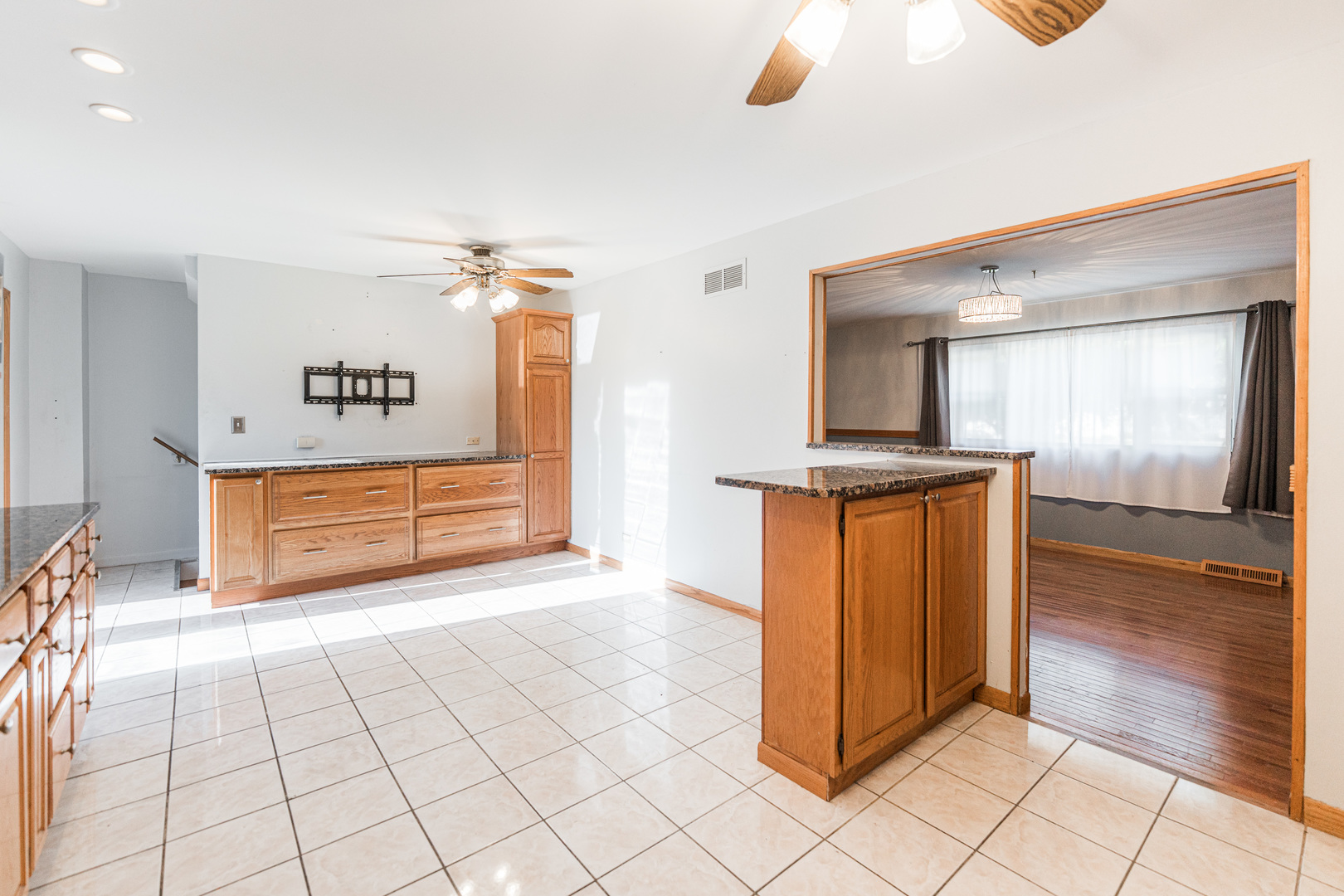 4N427 3rd Avenue, Addison, IL 60101