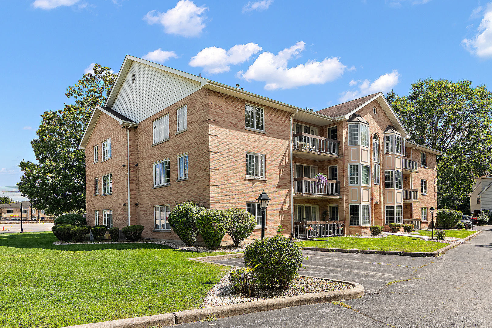 2161 Oak Road #2C, Homewood, IL 60430