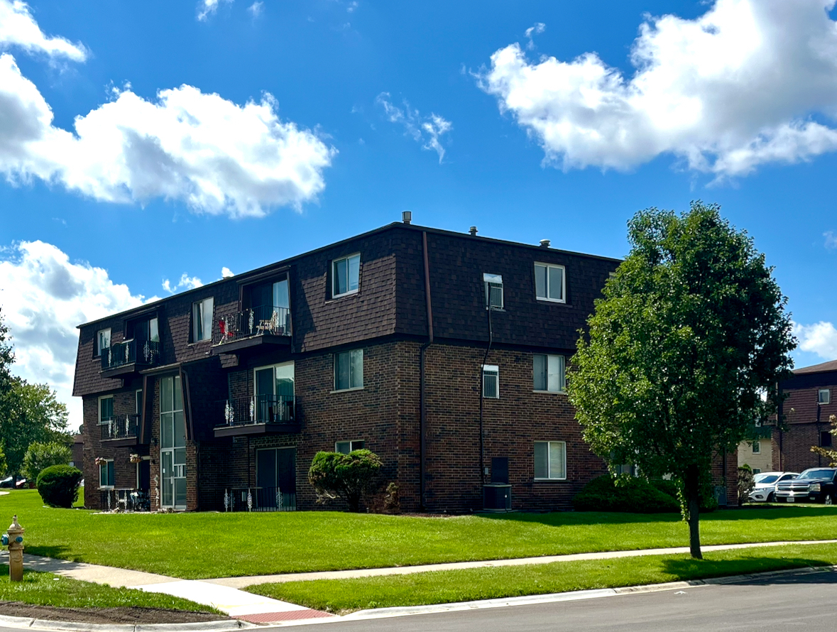 7101 W 166th Street #1c, Tinley Park, IL 60477