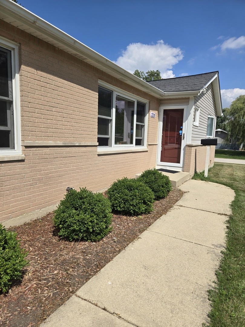 220 Kingman Lane, Hoffman Estates, IL 60169