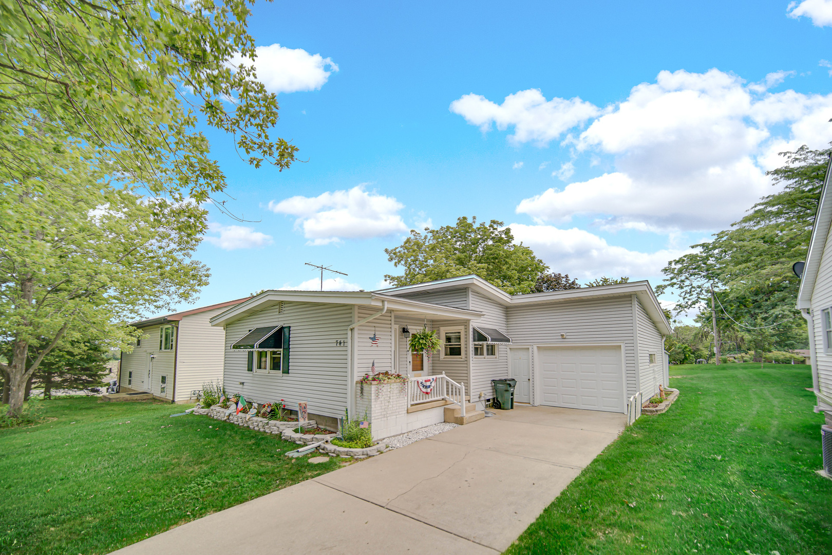 741 Elliott Street, Beecher, IL 60401