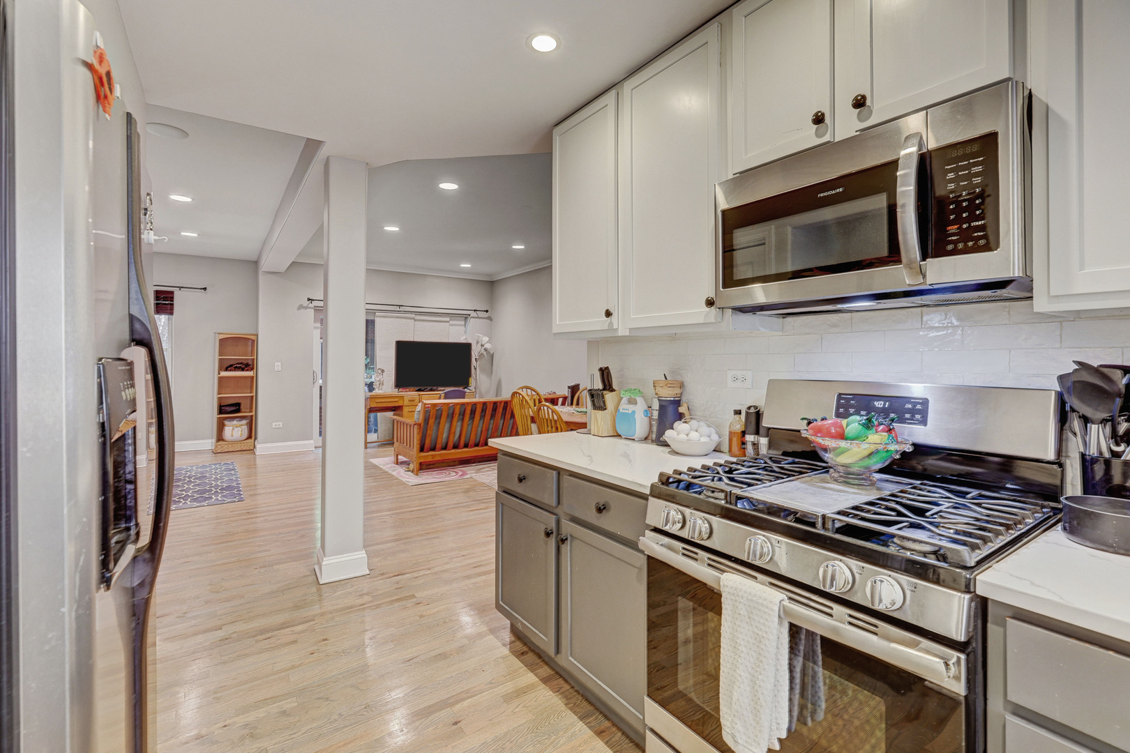 6620 N Ashland Avenue #1, Chicago, IL 60626