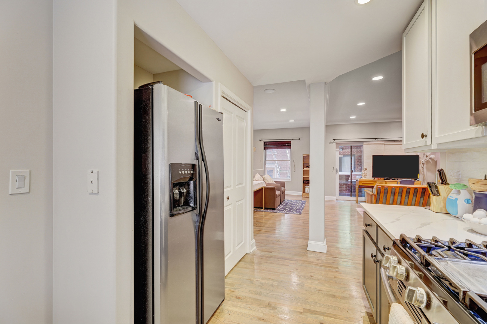 6620 N Ashland Avenue #1, Chicago, IL 60626