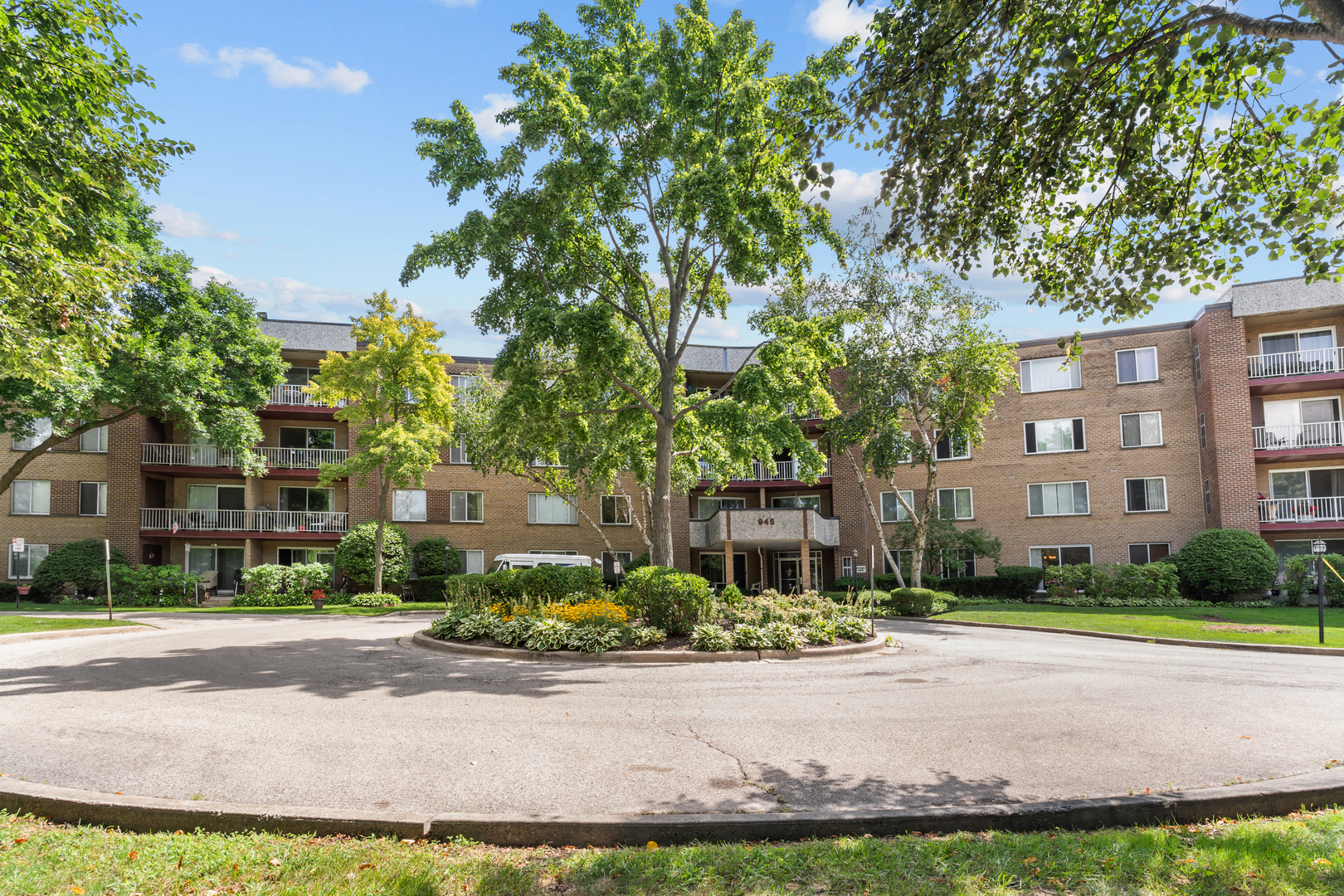 945 E Kenilworth Avenue #429, Palatine, IL 60074