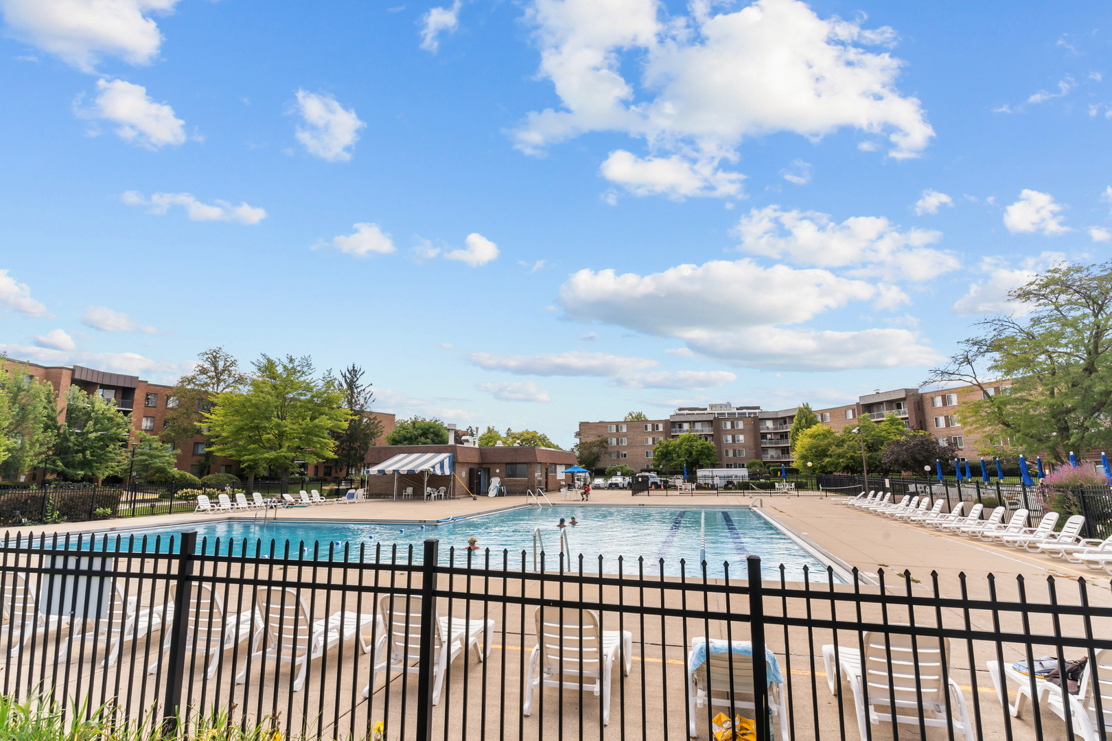 945 E Kenilworth Avenue #429, Palatine, IL 60074