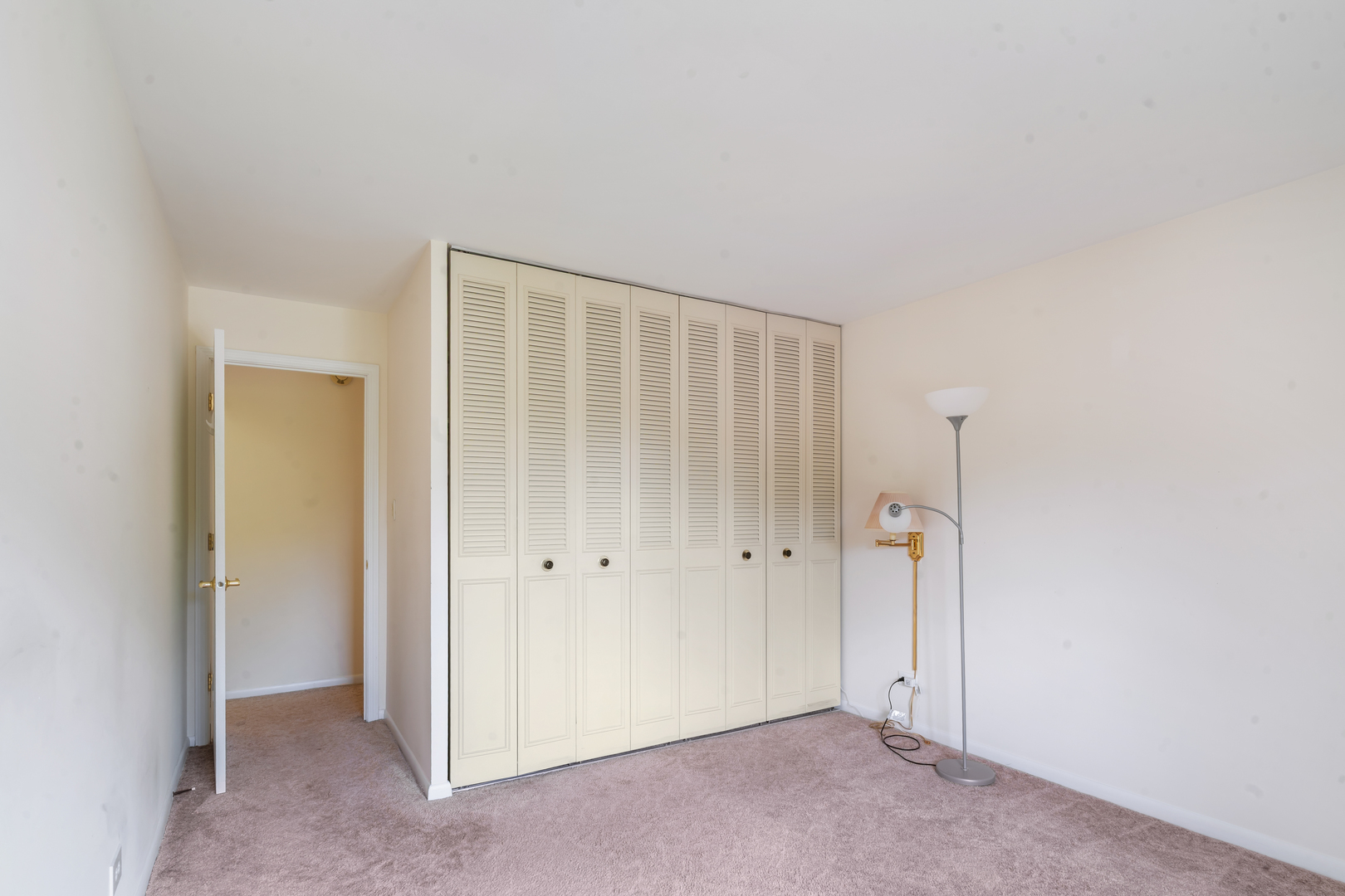 945 E Kenilworth Avenue #429, Palatine, IL 60074