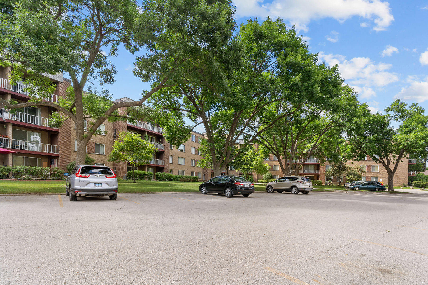 945 E Kenilworth Avenue #429, Palatine, IL 60074