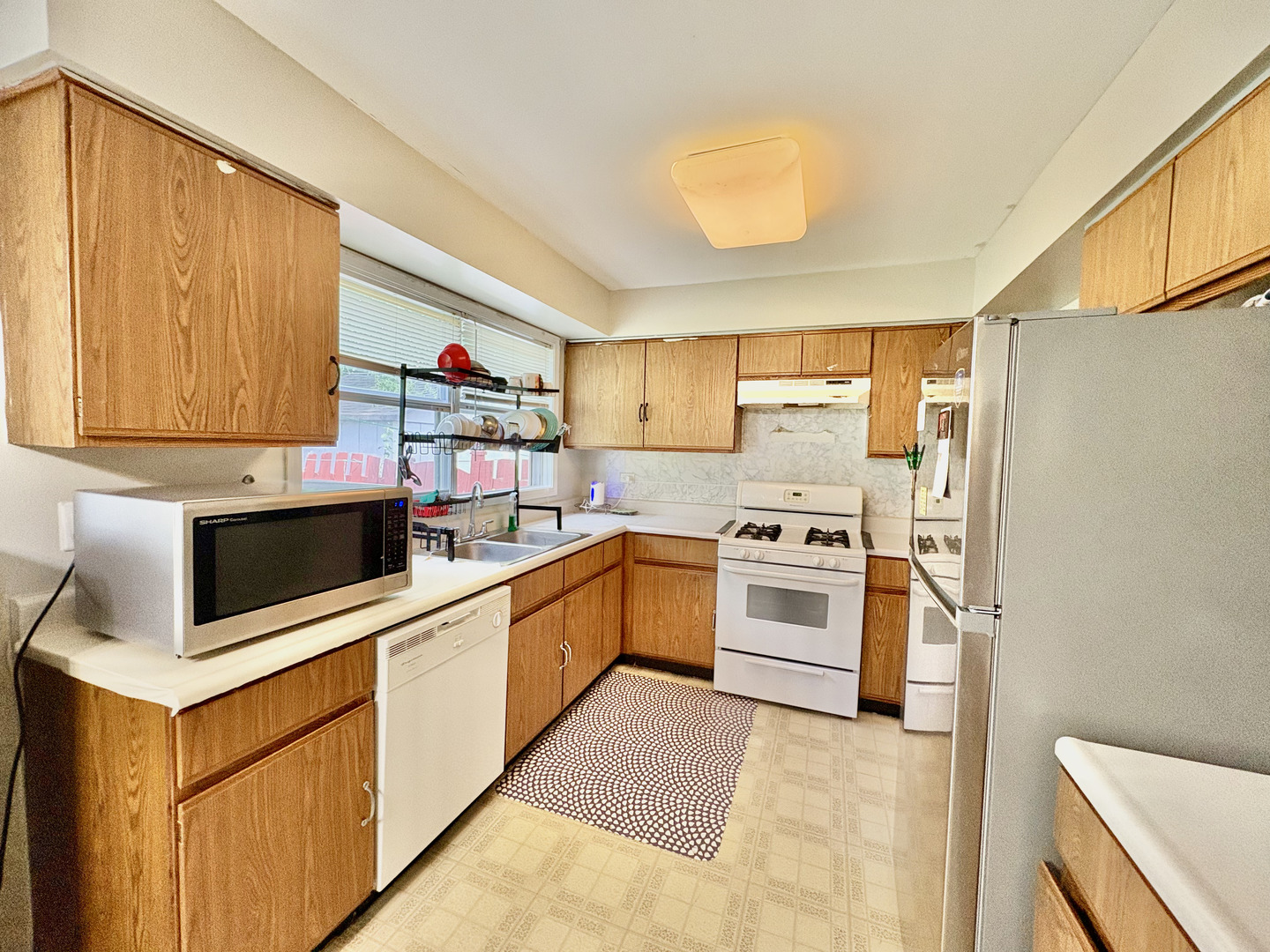 1463 Harvard Court, Carol Stream, IL 60188