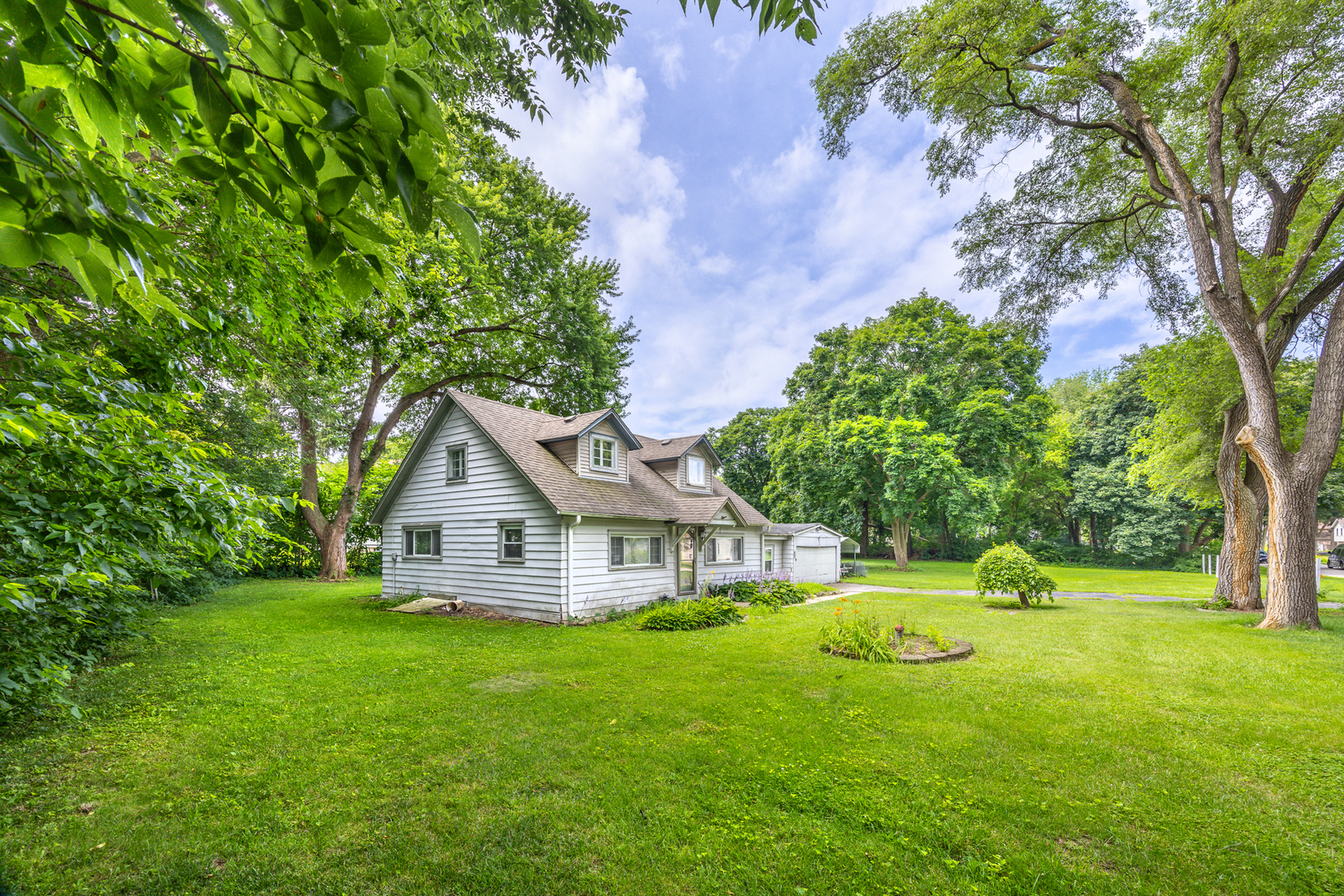 2603 Henzada Avenue, McHenry, IL 60050