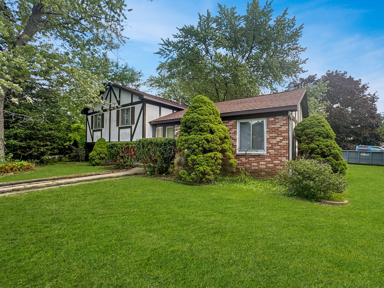 59 Chestnut Circle, Lindenhurst, IL 60046
