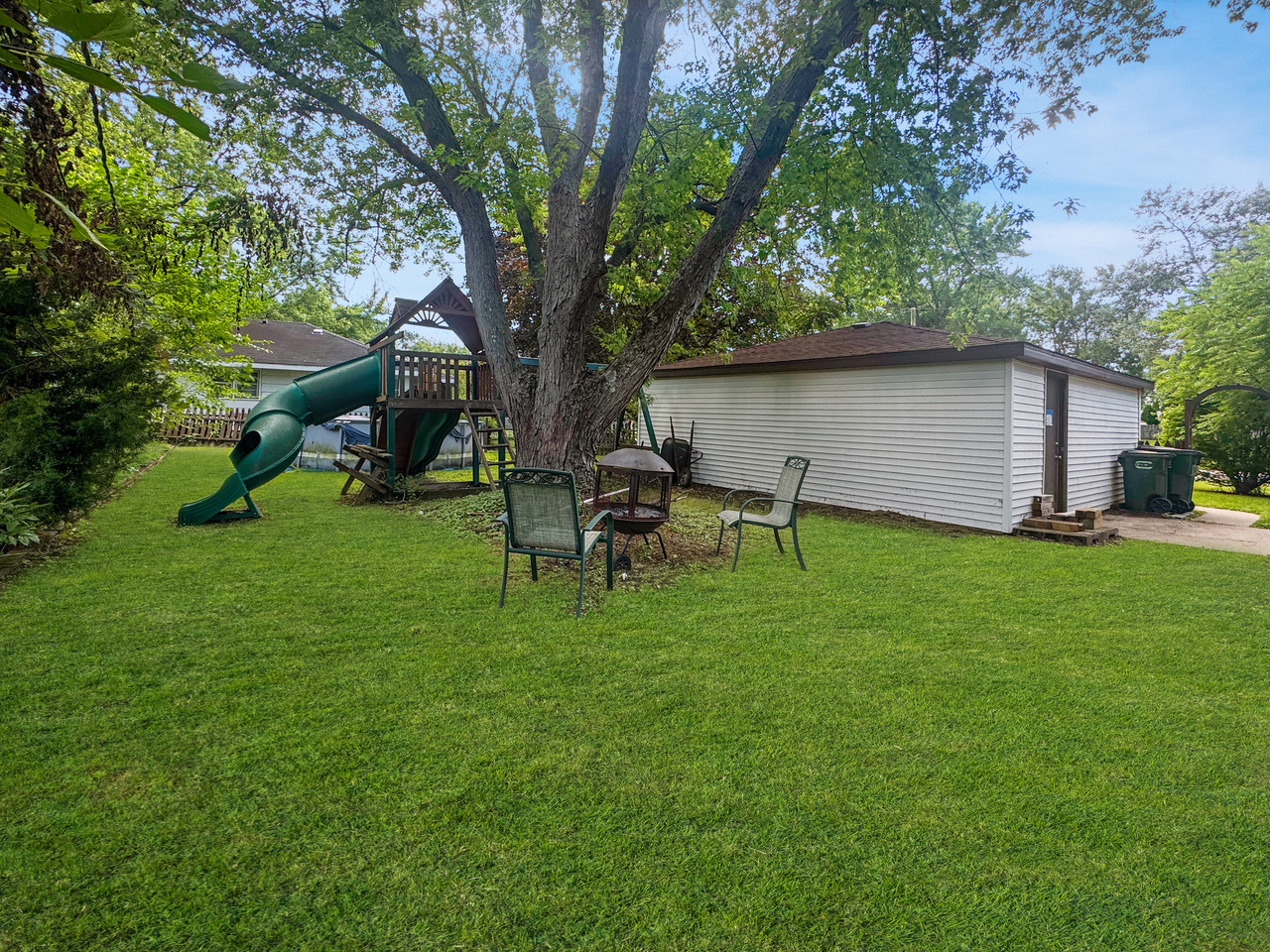 59 Chestnut Circle, Lindenhurst, IL 60046