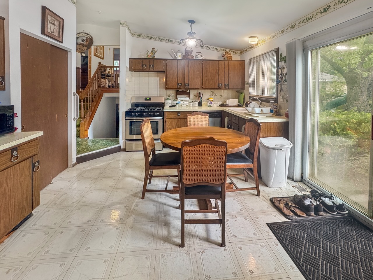 59 Chestnut Circle, Lindenhurst, IL 60046