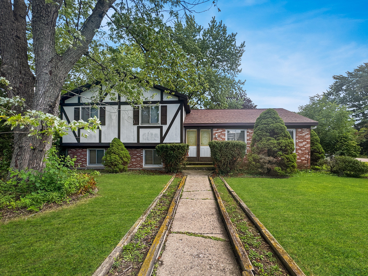 59 Chestnut Circle, Lindenhurst, IL 60046
