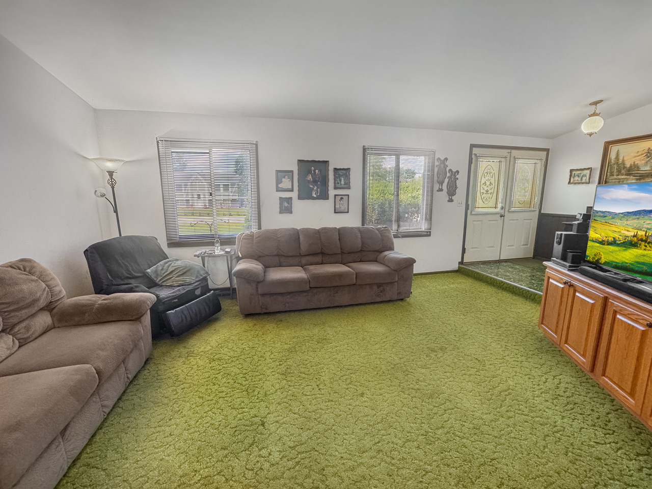59 Chestnut Circle, Lindenhurst, IL 60046