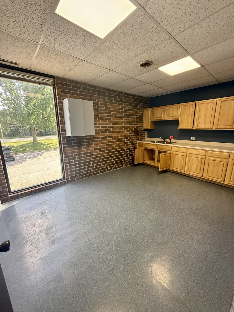 7800 W College Drive, Palos Heights, IL 60463