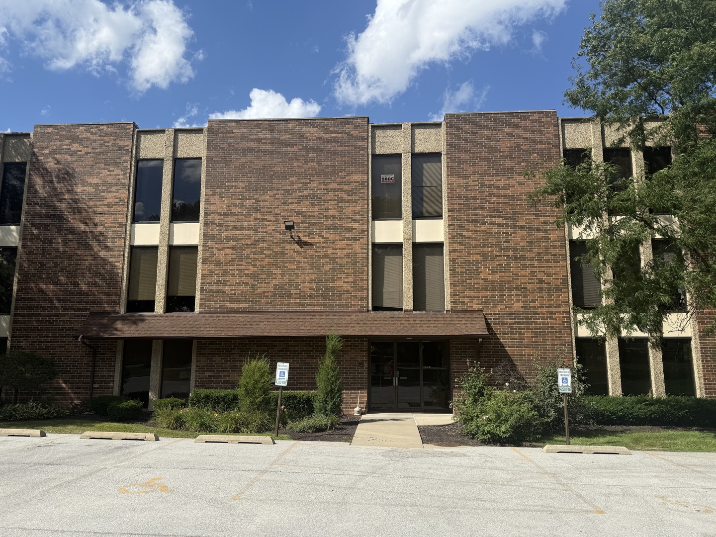 7800 W College Drive, Palos Heights, IL 60463