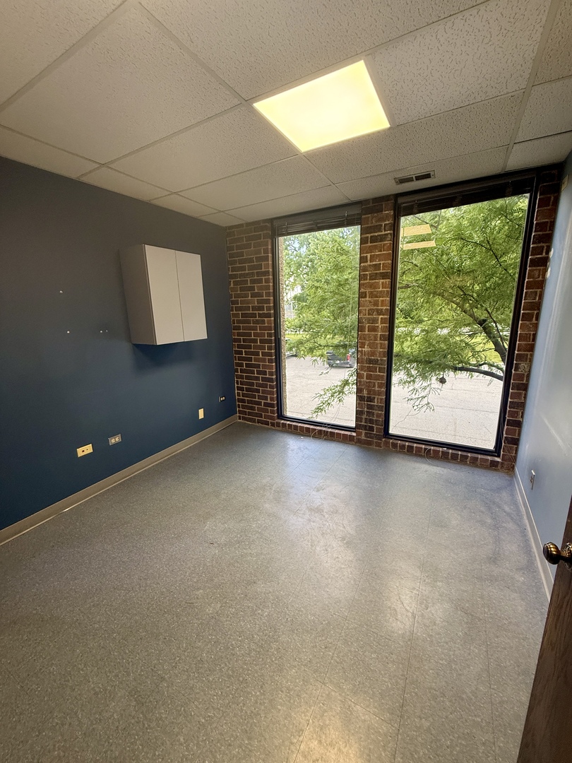 7800 W College Drive, Palos Heights, IL 60463