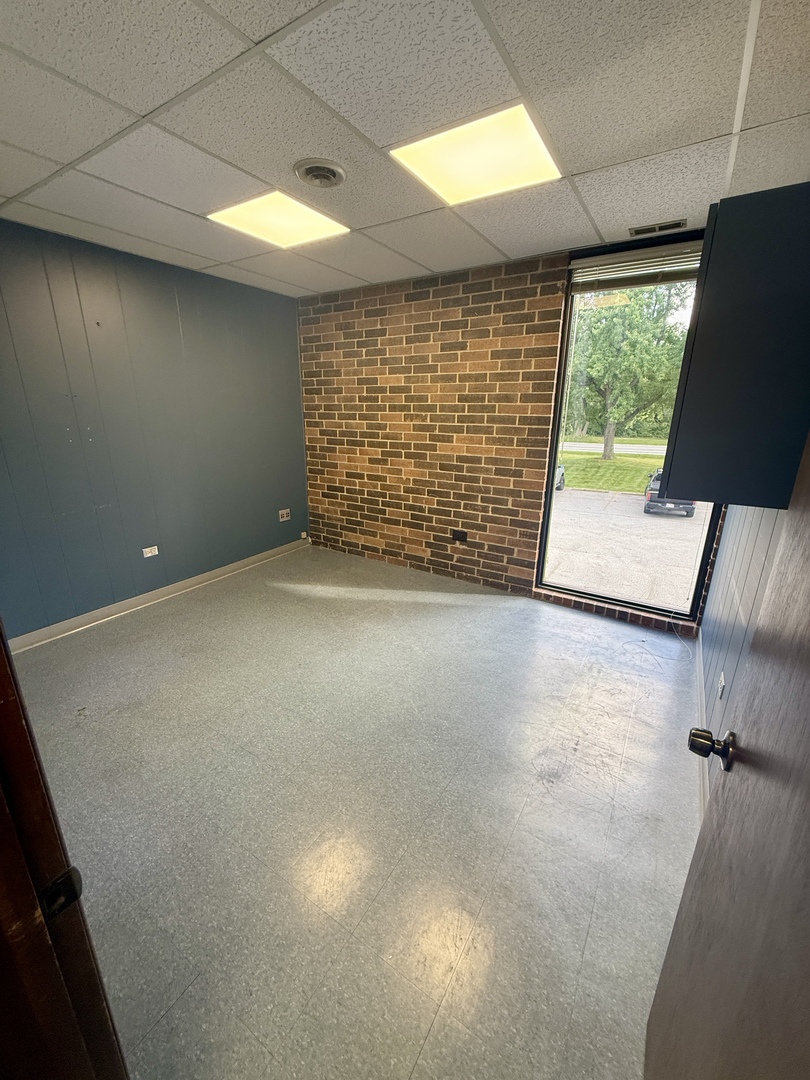 7800 W College Drive, Palos Heights, IL 60463