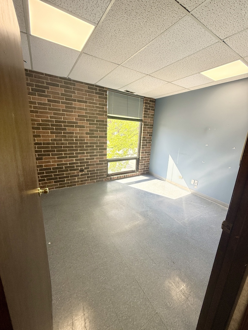 7800 W College Drive, Palos Heights, IL 60463