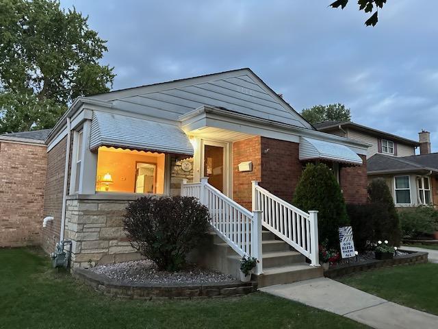 9221 S Avers Avenue, Evergreen Park, IL 60805