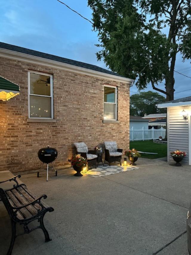 9221 S Avers Avenue, Evergreen Park, IL 60805
