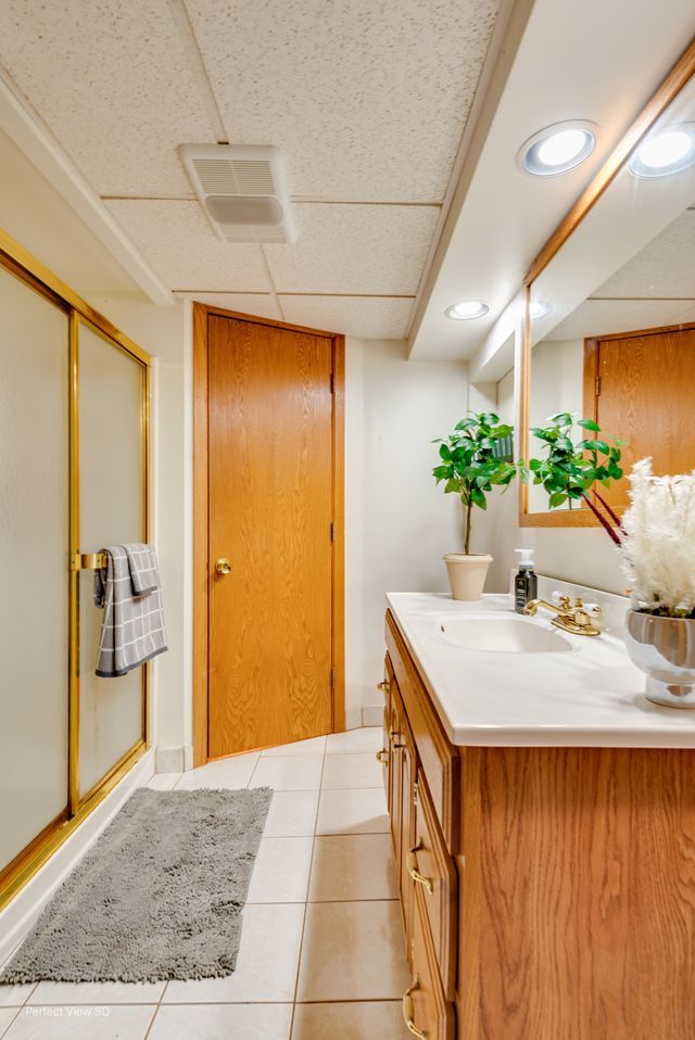 9221 S Avers Avenue, Evergreen Park, IL 60805