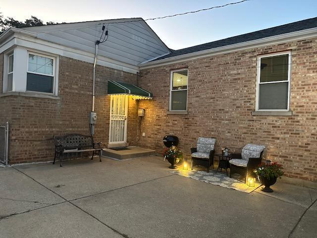 9221 S Avers Avenue, Evergreen Park, IL 60805