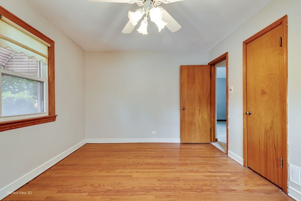 9221 S Avers Avenue, Evergreen Park, IL 60805